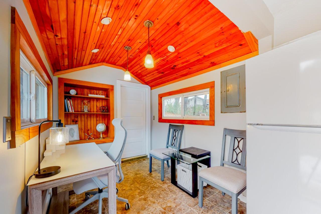 Colorful Cove Villa Candler Екстериор снимка